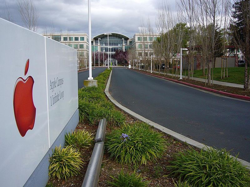 picture of apple premises at  infinite loop