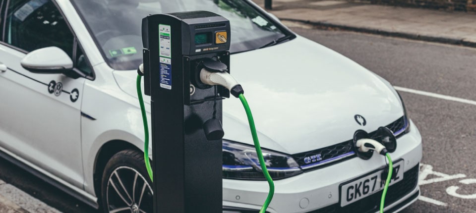 Which cities have the most electric car charging points in London